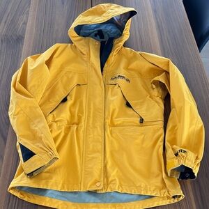 Vintage L.L. Bean women’s Goretex Waterproof Rain Jacket Size Small